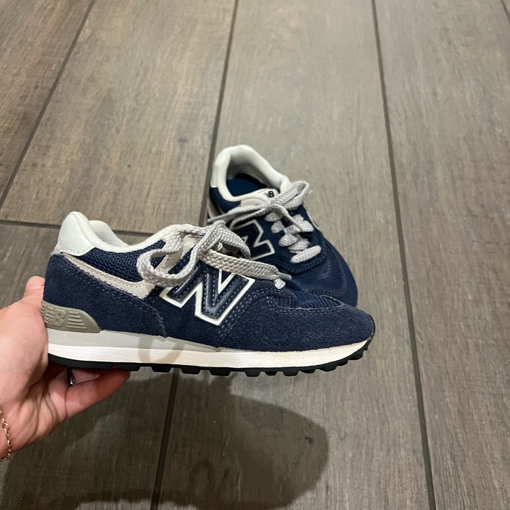 New Balance 574 Toddler Boy Navy and White Sneakers 10.5 like new